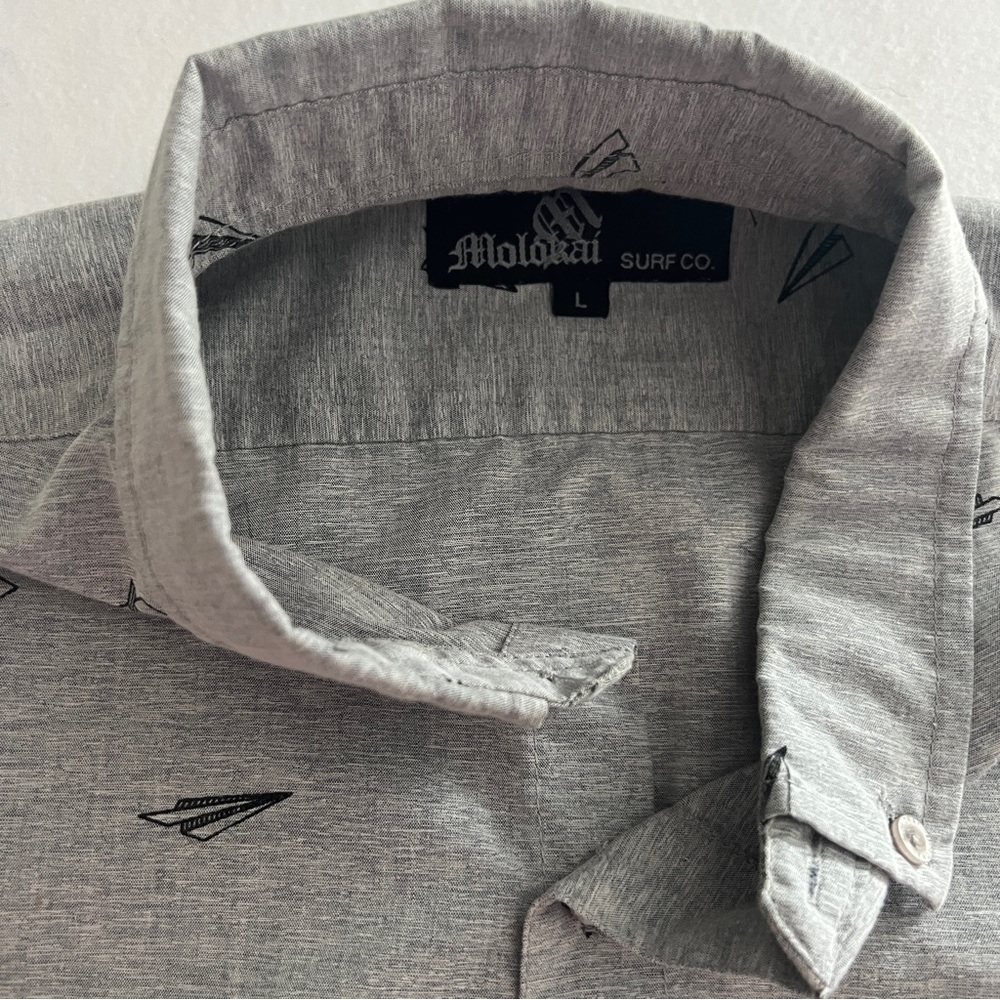 Molokai Surf Co Paper Airplane Men’s Button Down Gray Shirt Size Large
